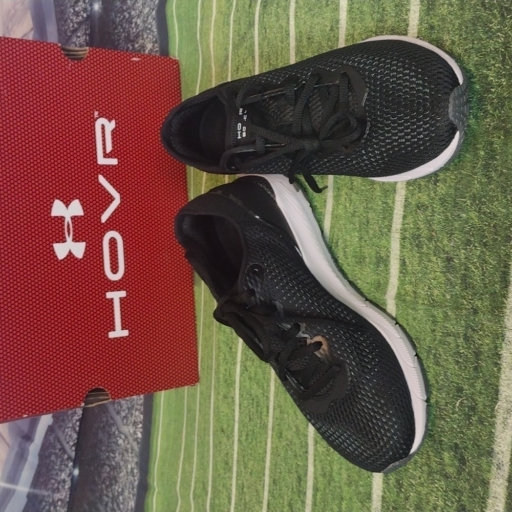 Under ARMOUR NWT HOVR Sonic 4 Shoes Size 7